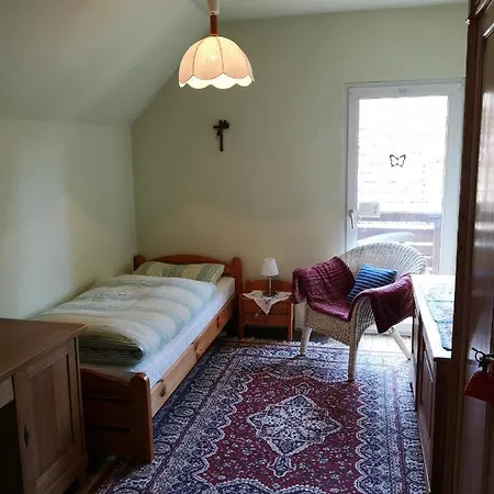 Privatunterkunft Gästezimmer Zur Alten Linde *